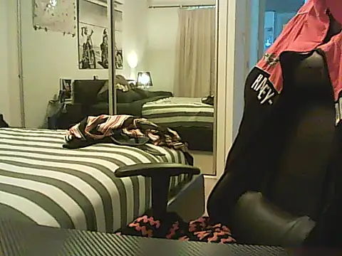 Snapshot of loudandproud chatting on 06-22-26, 05:37 loudandproud online show from 06-22-26, 05:37