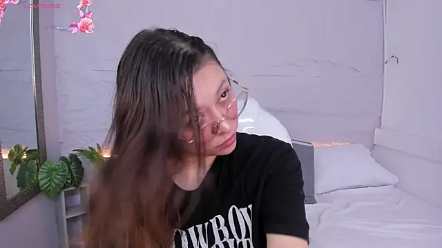 Snapshot of lanna_18_ chatting on 05-19-26, 12:00 lanna 18 online show from 05-19-26, 12:00