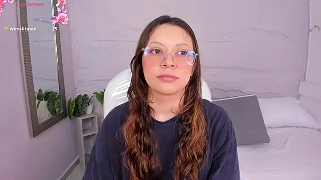 Snapshot of lanna_18_ chatting on 05-21-26, 12:01 lanna 18 online show from 05-21-26, 12:01