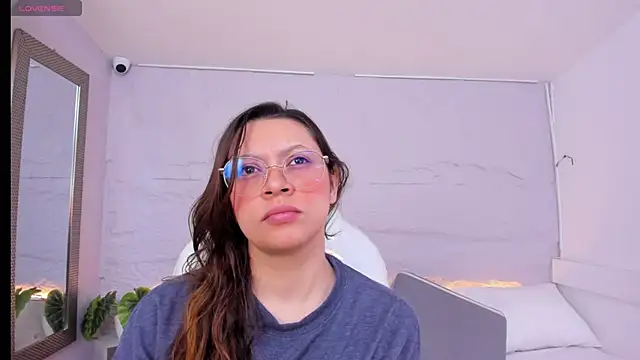 Snapshot of lanna_18_ chatting on 05-27-26, 11:51 lanna 18 online show from 05-27-26, 11:51