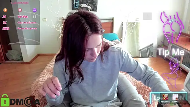 Snapshot of Lily_Viola chatting on 04-29-26, 08:18 Lily Viola online show from 04-29-26, 08:18