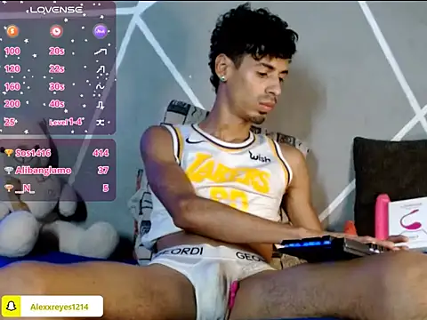 Snapshot of alexx_23cm chatting on 05-23-26, 05:01 alexx 23cm online show from 05-23-26, 05:01