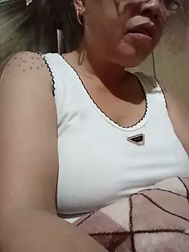 Snapshot of Agnes-baby chatting on 06-21-26, 12:35 Agnes-baby online show from 06-21-26, 12:35