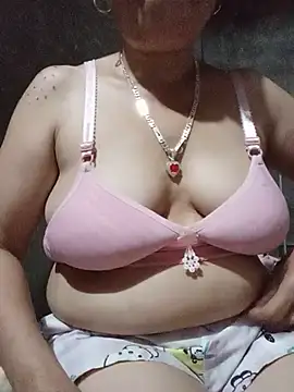 Snapshot of Agnes-baby chatting on 06-24-26, 11:53 Agnes-baby online show from 06-24-26, 11:53