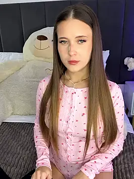 Snapshot of EmilieFox chatting on 01-19-26, 06:28 EmilieFox online show from 01-19-26, 06:28