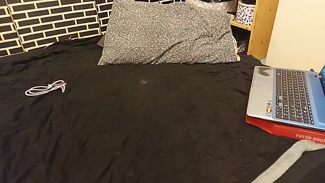 Spatgirl online show from 02-12-26, 11:22