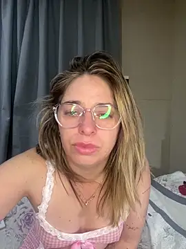 Snapshot of soyanahii chatting on 05-10-26, 02:28 soyanahii online show from 05-10-26, 02:28
