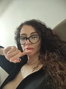Snapshot of Nanucurlyxx chatting on 05-31-26, 06:42 Nanucurlyxx online show from 05-31-26, 06:42