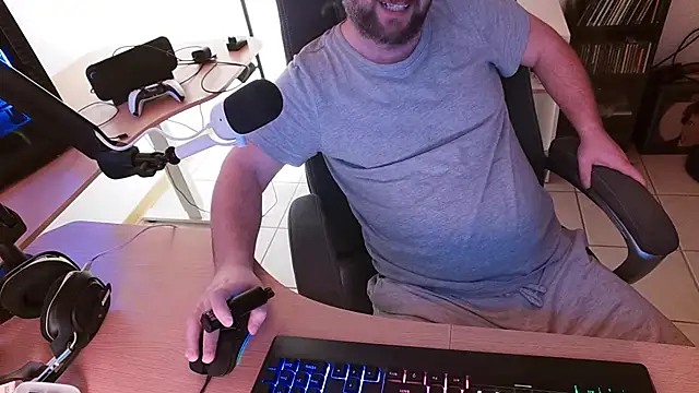 Snapshot of Dominic2295 chatting on 02-11-26, 05:40 Dominic2295 online show from 02-11-26, 05:40