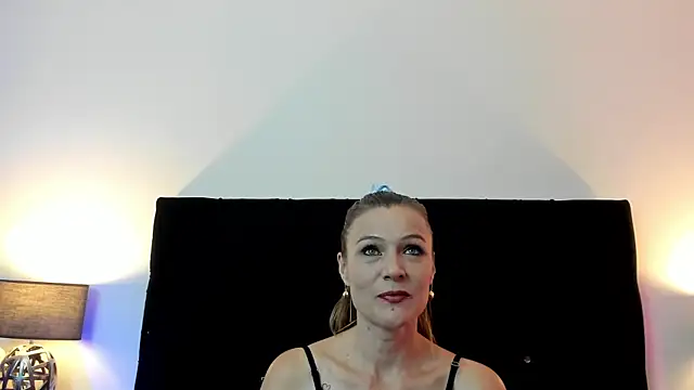 Snapshot of angel_yours11 chatting on 07-08-26, 02:38 angel yours11 online show from 07-08-26, 02:38
