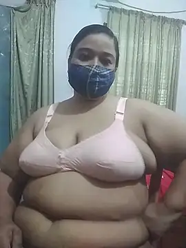 Snapshot of momo_loves chatting on 05-19-26, 02:29 momo loves online show from 05-19-26, 02:29