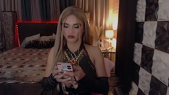 QueenNathaliaTS online show from 01-18-26, 04:11