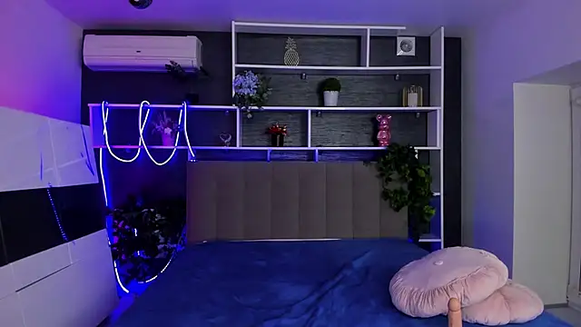 Snapshot of StephieRousee chatting on 02-25-26, 06:28 StephieRousee online show from 02-25-26, 06:28