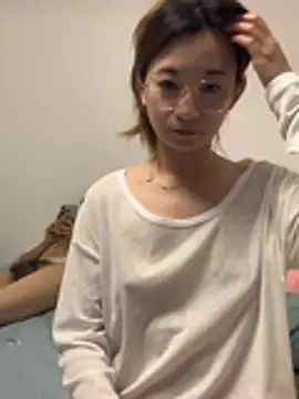 Snapshot of Xiaojuzi- chatting on 06-07-26, 02:21 Xiaojuzi- online show from 06-07-26, 02:21