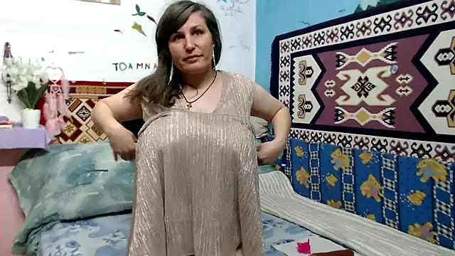 Snapshot of Adelinemilf chatting on 04-30-26, 12:33 Adelinemilf online show from 04-30-26, 12:33