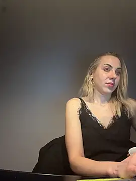 ElenaWhitmore online show from 04-15-26, 09:04