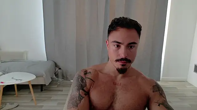 Snapshot of Master_Lukas chatting on 06-25-26, 03:50 Master Lukas online show from 06-25-26, 03:50