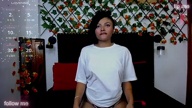 vsamanthaper1 online show from 03-17-26, 08:12