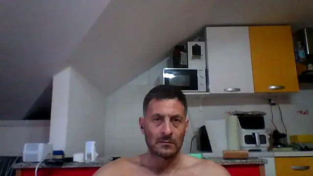Snapshot of colosone chatting on 05-27-26, 05:32 colosone online show from 05-27-26, 05:32