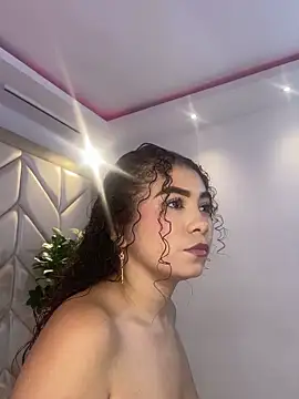 Snapshot of CamilaCastillo chatting on 06-20-26, 12:41 CamilaCastillo online show from 06-20-26, 12:41