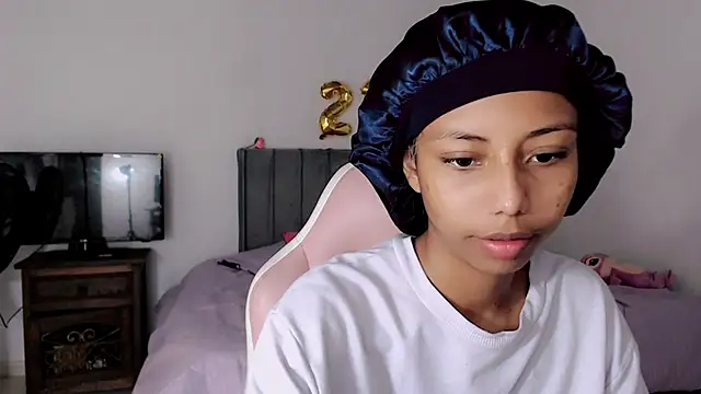 Snapshot of linda_brown_ chatting on 06-05-26, 12:22 linda brown online show from 06-05-26, 12:22