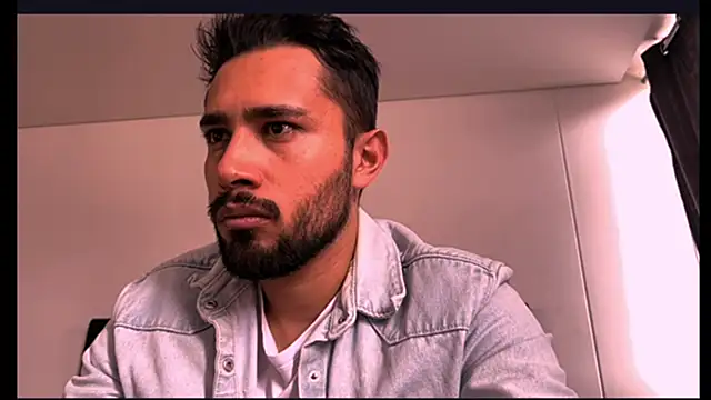 Snapshot of axell_torrez chatting on 01-16-26, 08:24 axell torrez online show from 01-16-26, 08:24