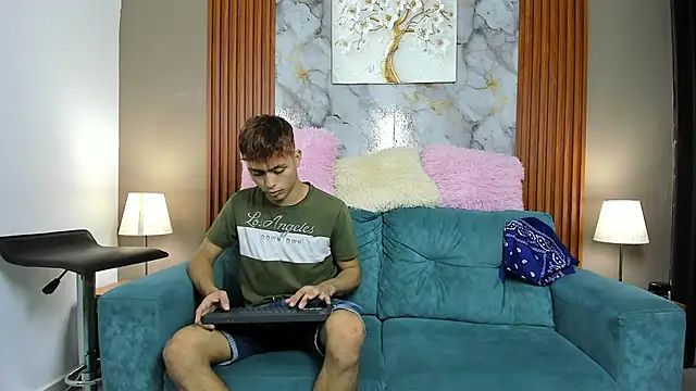 AVENGER BOYS2026 online show from 02-18-26, 07:32