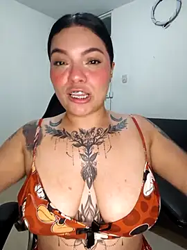Snapshot of brenda_palacio chatting on 03-25-26, 03:01 brenda palacio online show from 03-25-26, 03:01