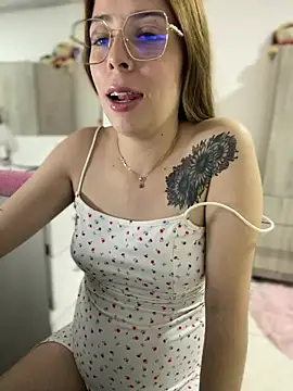 Snapshot of NatalyPinky chatting on 05-13-26, 09:55 NatalyPinky online show from 05-13-26, 09:55