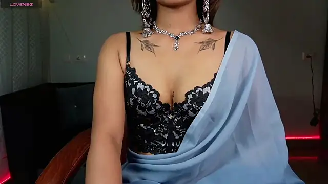 Snapshot of SugarAura chatting on 05-01-26, 05:17 SugarAura online show from 05-01-26, 05:17