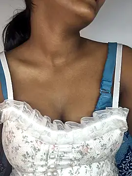 Royal-girl78 online show from 01-11-26, 04:23