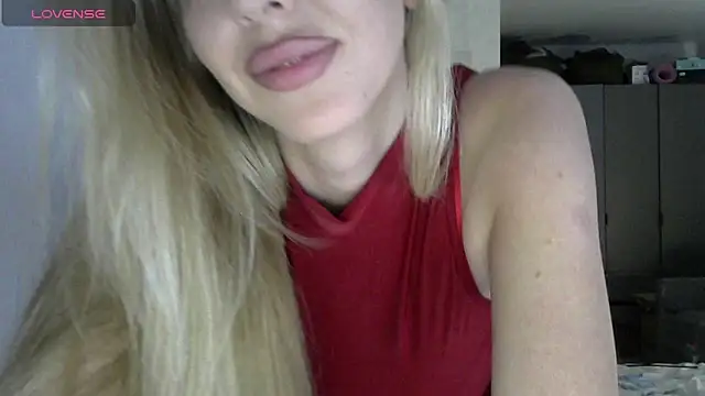 Snapshot of LizaSweetyq chatting on 04-28-26, 12:10 LizaSweetyq online show from 04-28-26, 12:10