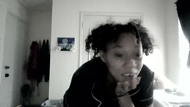 Snapshot of Tamiii420 chatting on 04-25-26, 02:14 Tamiii420 online show from 04-25-26, 02:14