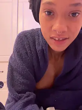 Snapshot of Tamiii420 chatting on 07-12-26, 02:41 Tamiii420 online show from 07-12-26, 02:41