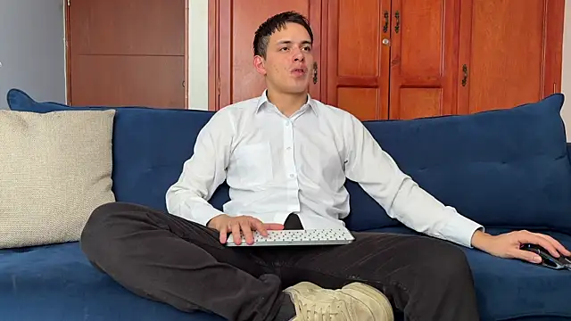 Snapshot of Enzho_liam chatting on 08-04-26, 02:19 Enzho liam online show from 08-04-26, 02:19