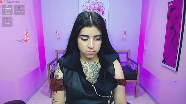 Snapshot of Adri_gomez_x chatting on 05-15-26, 12:23 Adri gomez x online show from 05-15-26, 12:23