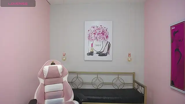 Snapshot of Adri_gomez_x chatting on 05-18-26, 12:55 Adri gomez x online show from 05-18-26, 12:55