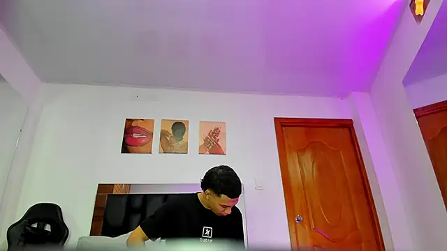 Liamsubtle01 online show from 05-18-26, 04:02