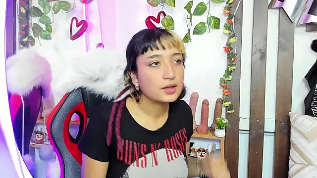 Snapshot of MeowMota_ chatting on 06-25-26, 06:23 MeowMota online show from 06-25-26, 06:23