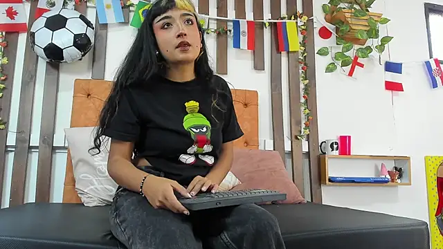 Snapshot of MeowMota_ chatting on 07-14-26, 06:46 MeowMota online show from 07-14-26, 06:46