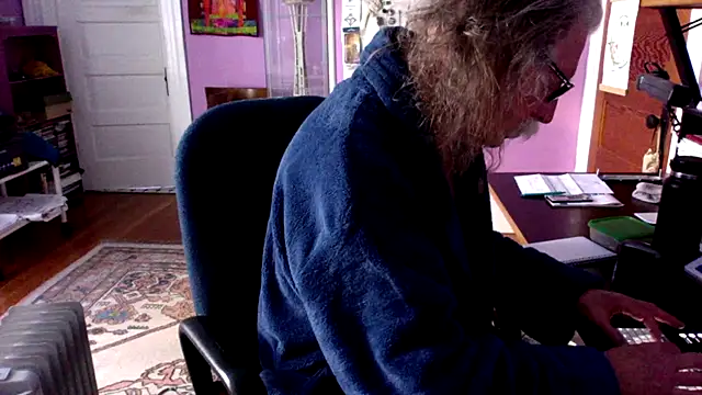 Snapshot of LickYourYoni chatting on 04-25-26, 03:42 LickYourYoni online show from 04-25-26, 03:42