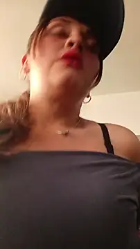 Snapshot of Alejandra_N chatting on 06-06-26, 02:11 Alejandra N online show from 06-06-26, 02:11