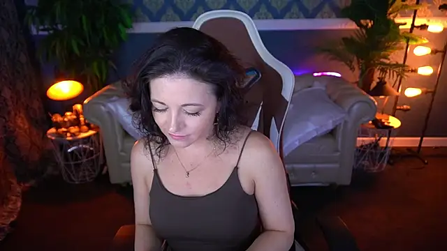 Snapshot of Dafni_Monn chatting on 06-18-26, 05:51 Dafni Monn online show from 06-18-26, 05:51