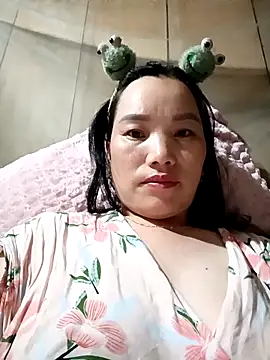 Snapshot of yu--yo chatting on 02-15-26, 09:44 yu--yo online show from 02-15-26, 09:44