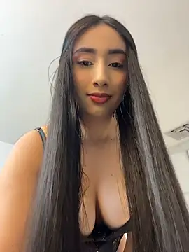Snapshot of IvonneOwen chatting on 06-22-26, 03:36 IvonneOwen online show from 06-22-26, 03:36