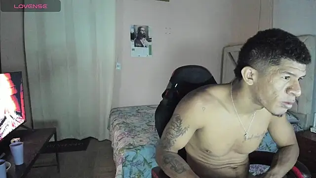Snapshot of antonio_aguilarx chatting on 07-15-26, 01:33 antonio aguilarx online show from 07-15-26, 01:33