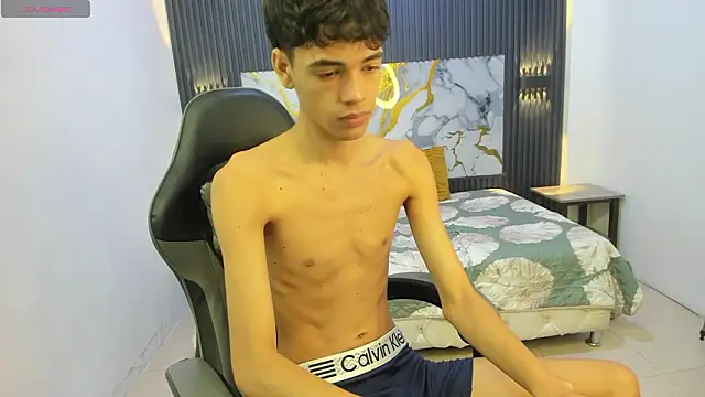 Snapshot of Dark_Desiree18 chatting on 02-15-26, 12:14 Dark Desiree18 online show from 02-15-26, 12:14