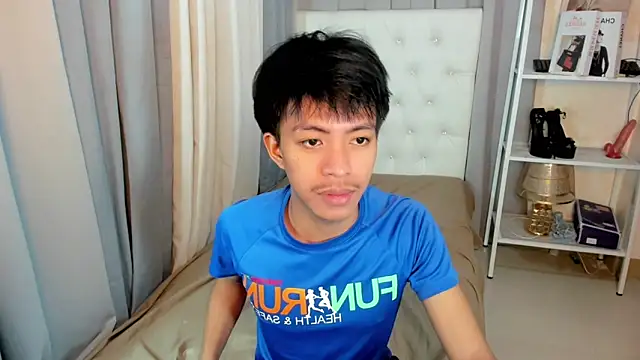 Snapshot of davincihugecock chatting on 02-04-26, 05:19 davincihugecock online show from 02-04-26, 05:19