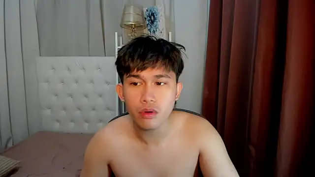 Snapshot of davincihugecock chatting on 02-22-26, 08:40 davincihugecock online show from 02-22-26, 08:40