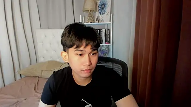 Snapshot of davincihugecock chatting on 02-24-26, 04:38 davincihugecock online show from 02-24-26, 04:38